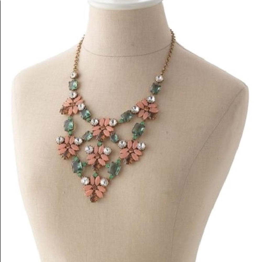 Stella & Dot Fleurette - gorgeous necklace